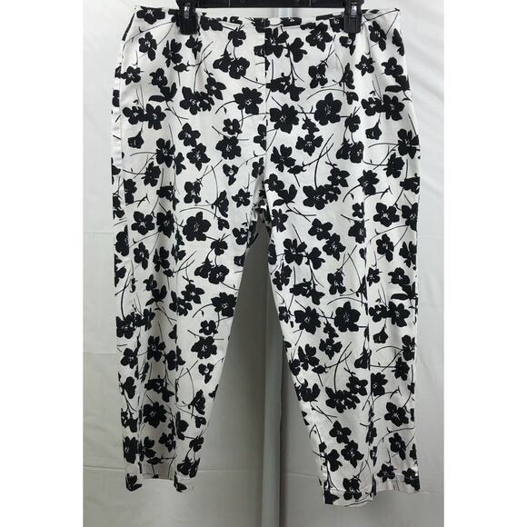 St Johns Bay Capri Pants Women 14 White Black Floral Cotton Stretch Ankle Crop - Picture 1 of 12